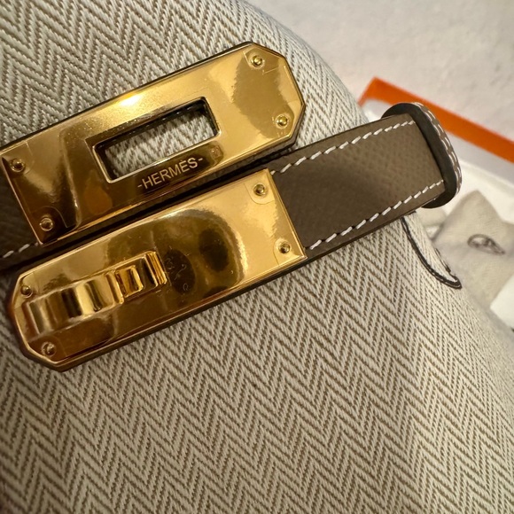 Hermes Kelly Belt in Etoupe with Gold Hardware - Picture 4 of 5
